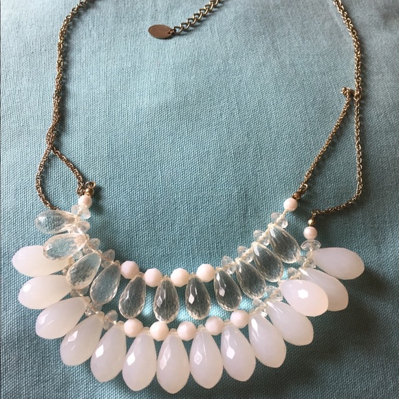 Jewelry - 🌟White & Clear Beaded Statement Necklace 🌟
